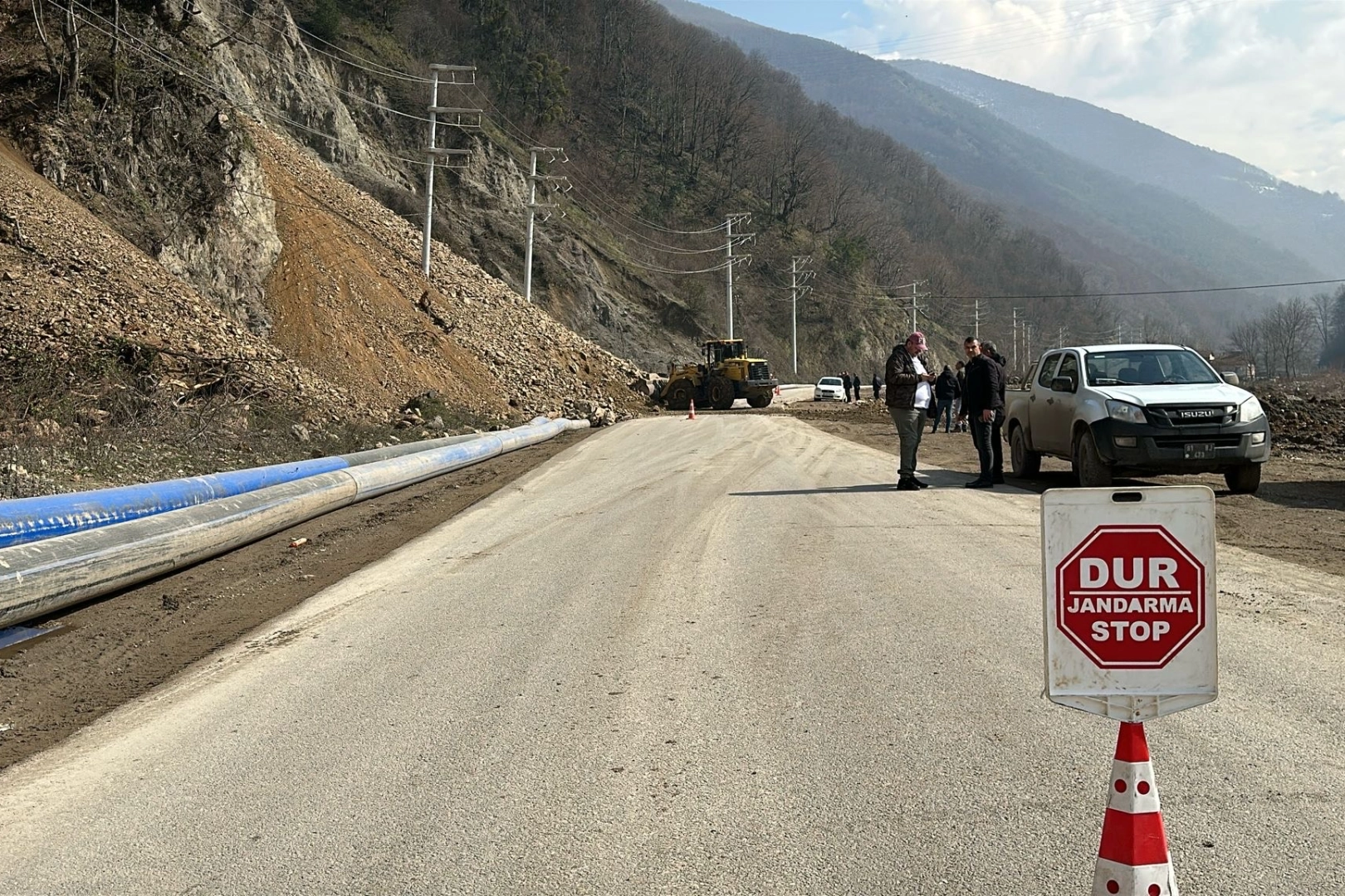 D&uuml;zce'de heyelan! 5 k&ouml;ye ulaşım kesildi!