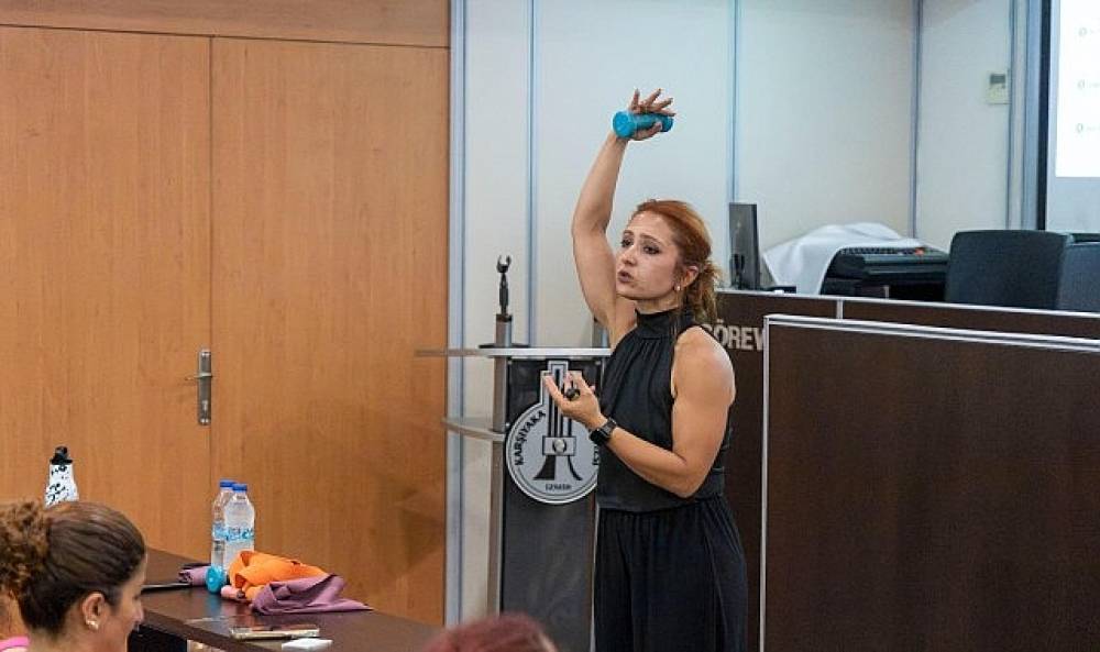 Karşıyaka Belediyesi'nden personele 'daha sağlıklı &ccedil;alışma' semineri