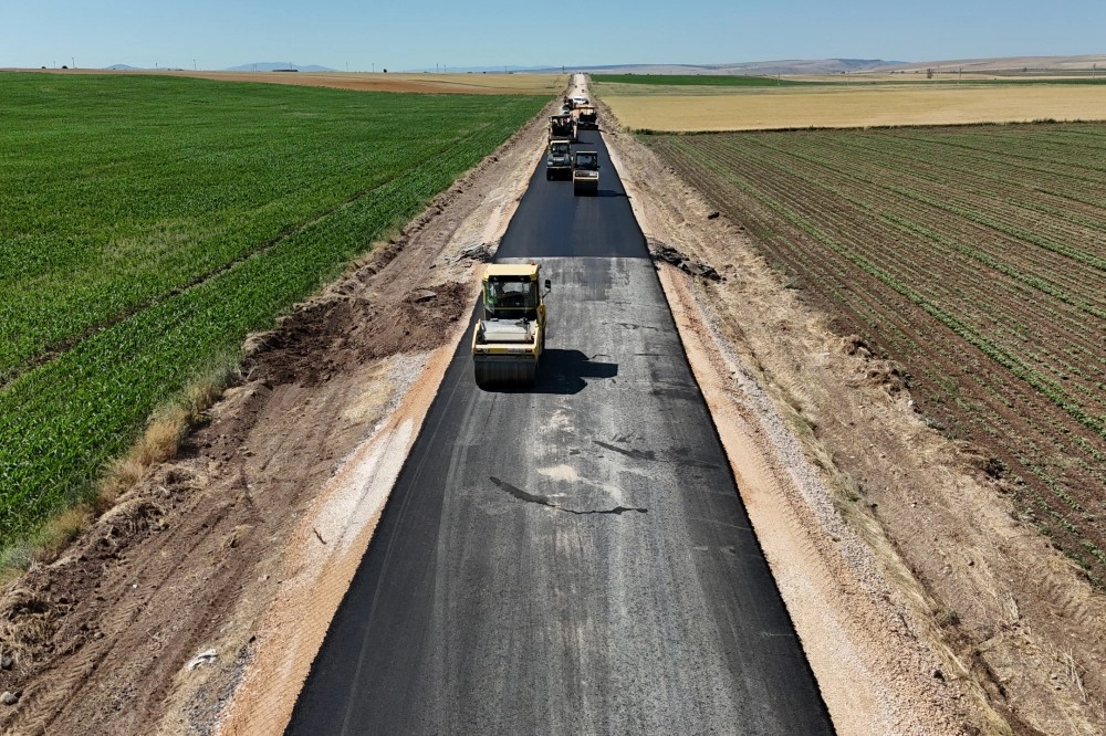 Eskişehir'de yol &ccedil;alışmaları aralıksız s&uuml;r&uuml;yor
