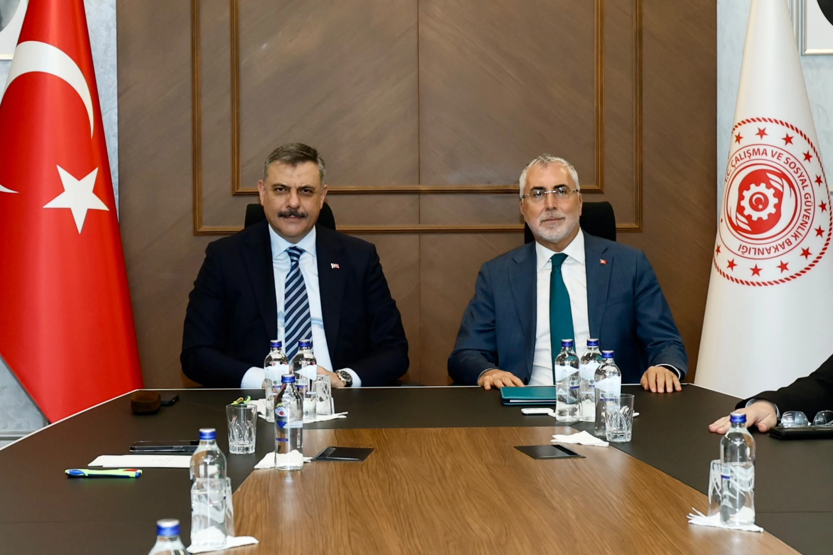 Bakan &Ccedil;ift&ccedil;i&rsquo;den TYP a&ccedil;ıklaması... 81 il i&ccedil;in 30 bin kontenjan tahsisi