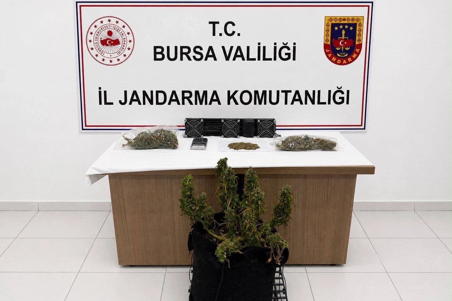 Bursa&rsquo;da uyuşturucuya 3 g&ouml;zaltı!