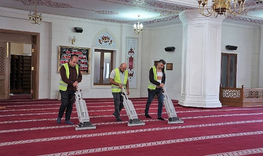 Ke&ccedil;i&ouml;ren'de ibadethaneler pırıl pırıl