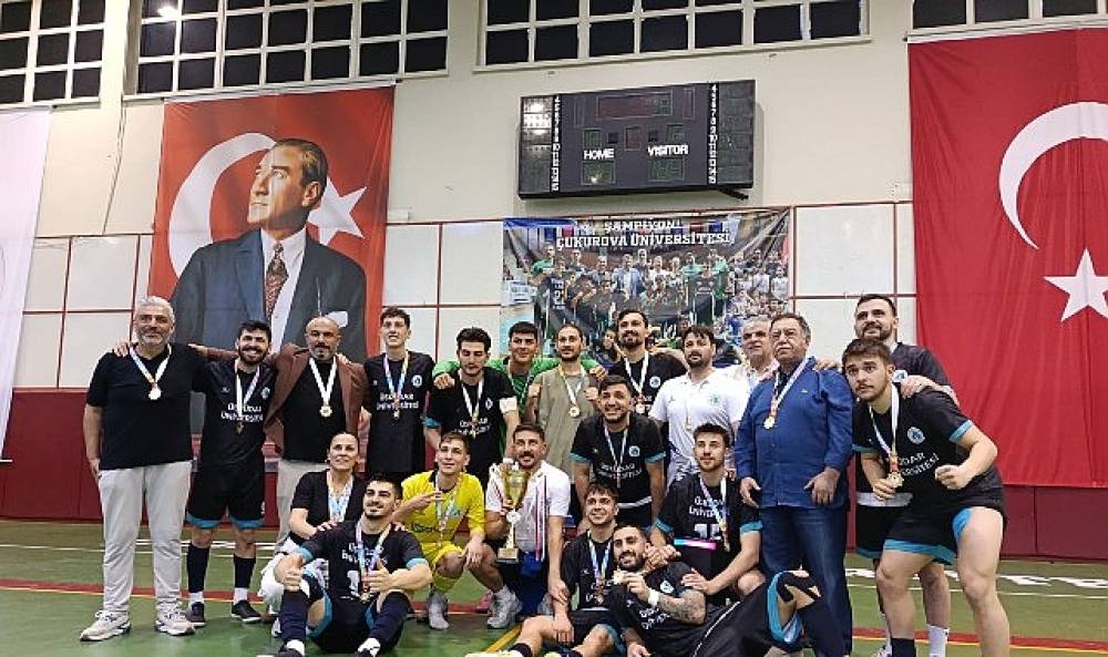 &Uuml;sk&uuml;dar &Uuml;niversitesi Futsal Takımı T&uuml;rkiye Şampiyonu!