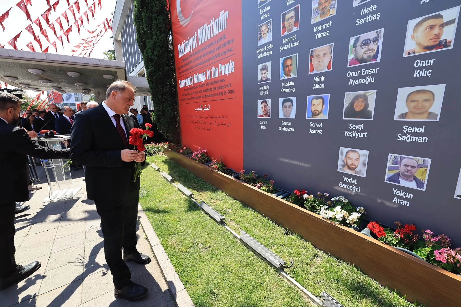 İstanbul B&uuml;y&uuml;kşehir Belediyesi'nde 15 Temmuz şehitleri anıldı