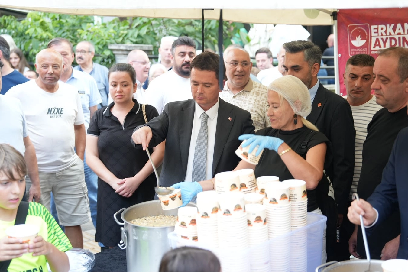 Bursa Osmangazi'den aşure bereketi K&uuml;pl&uuml;pınar'da paylaşıldı
