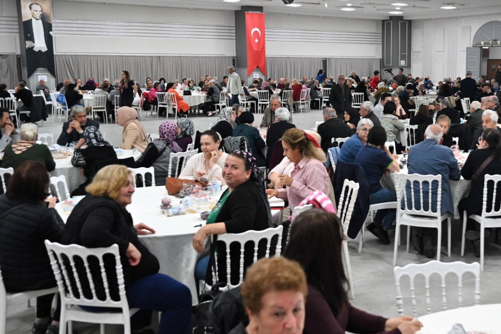Kent Kasap&rsquo;tan yararlanan aileler dayanışma yemeğinde buluştu