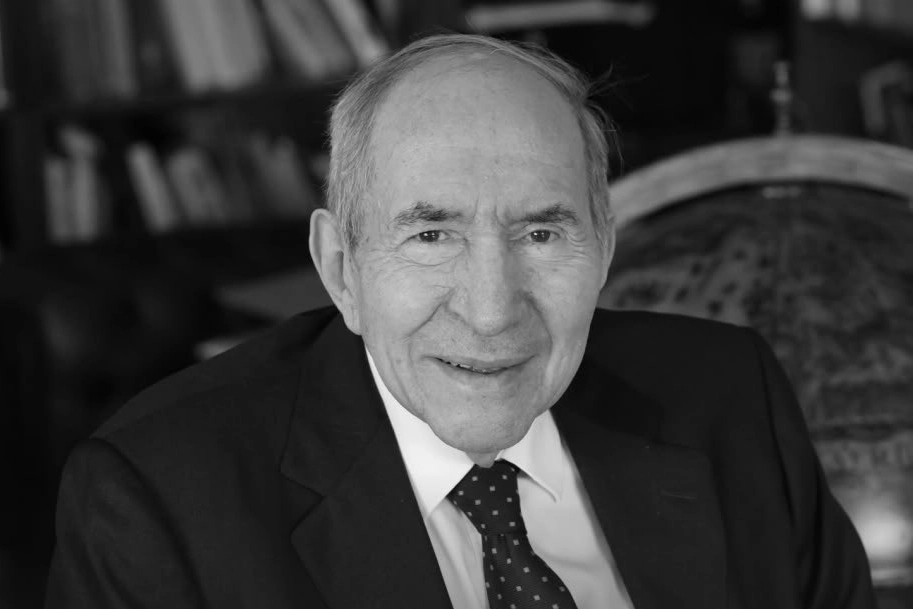 Kılı&ccedil;daroğlu Altan &Ouml;ymen'i ilk vefat yılında unutmadı