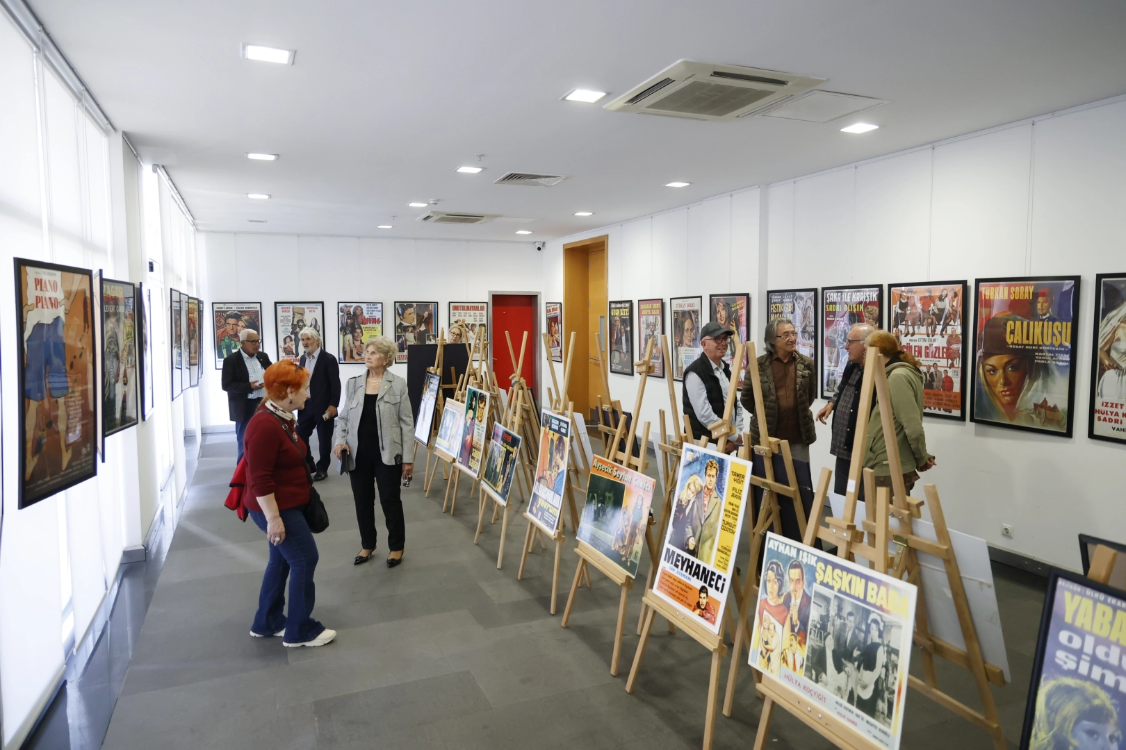 Antalyalılar Yeşil&ccedil;am afişleriyle zamanda yolculuğa &ccedil;ıkıyor