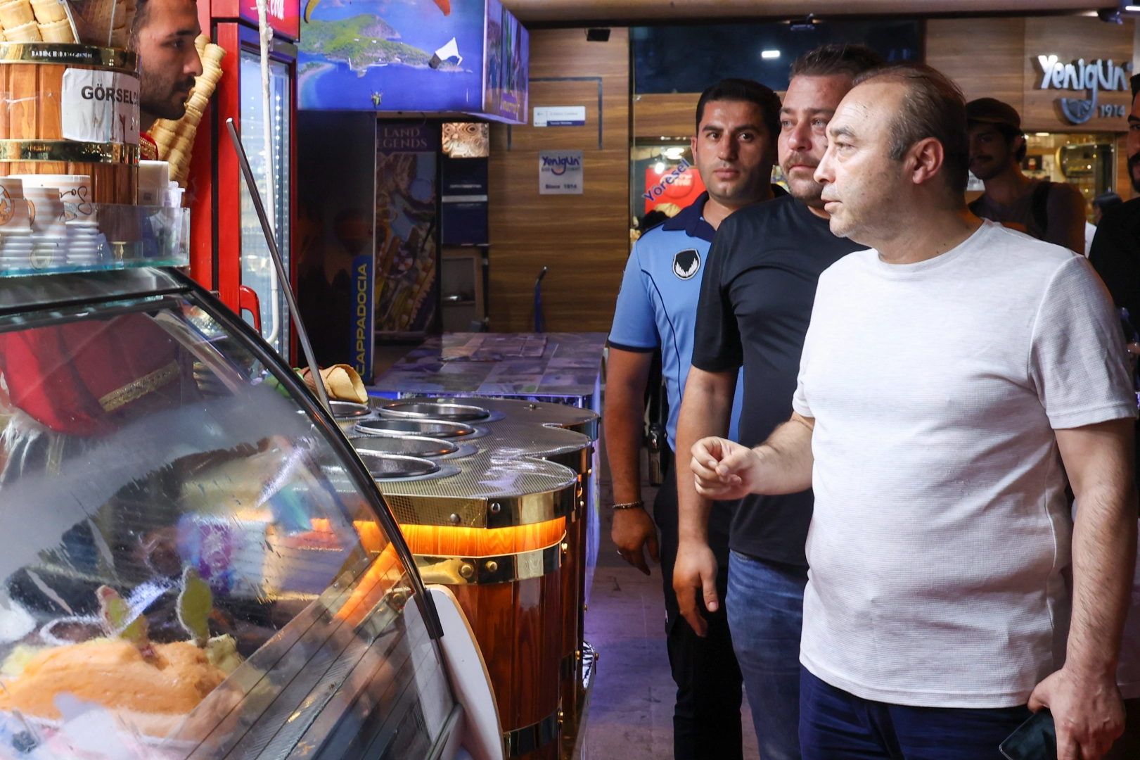 Antalya&rsquo;da kaldırım ve yol işgallerine sıkı denetim