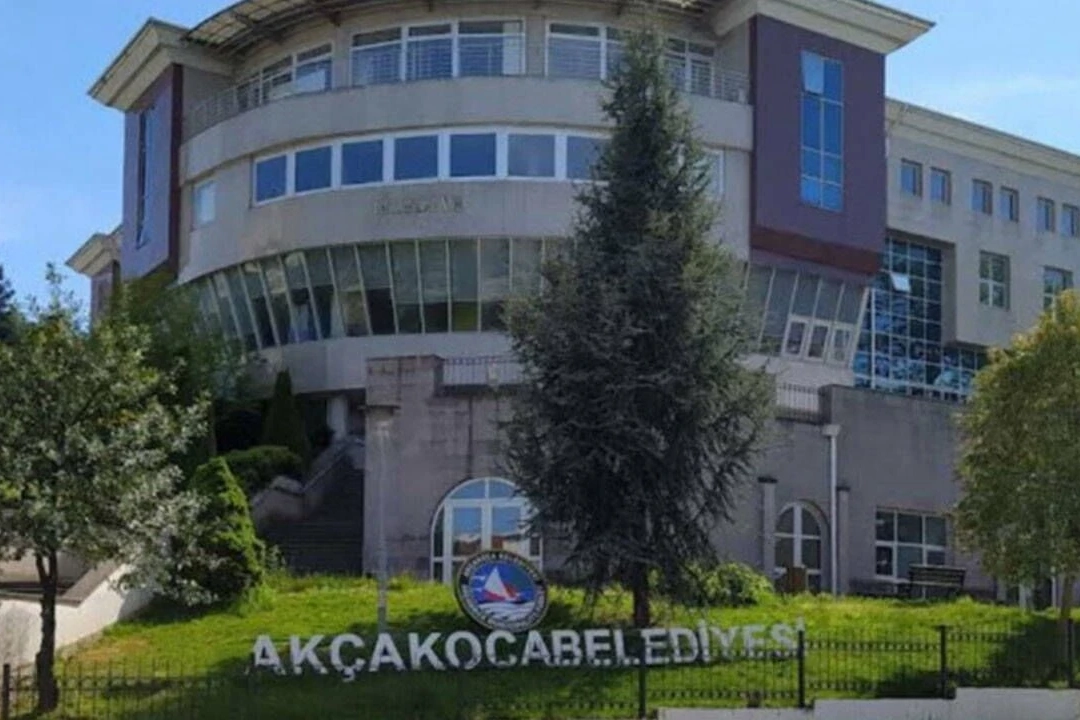 Ak&ccedil;akoca Belediyesi&rsquo;nin konserinde basına kısıtlama tepki &ccedil;ekti