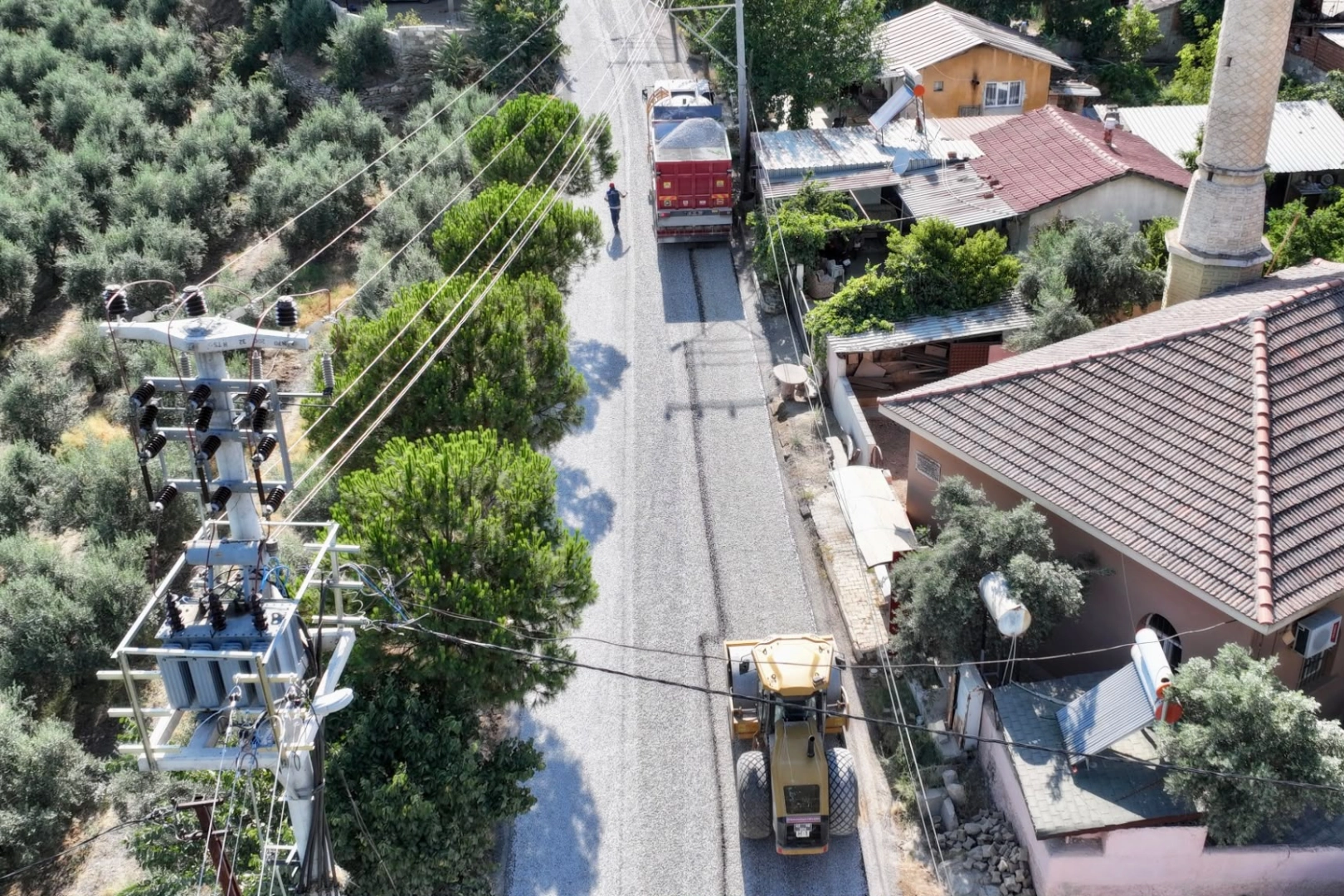Manisa'da Alaşehir&rsquo;de yol konforunu artırıyor