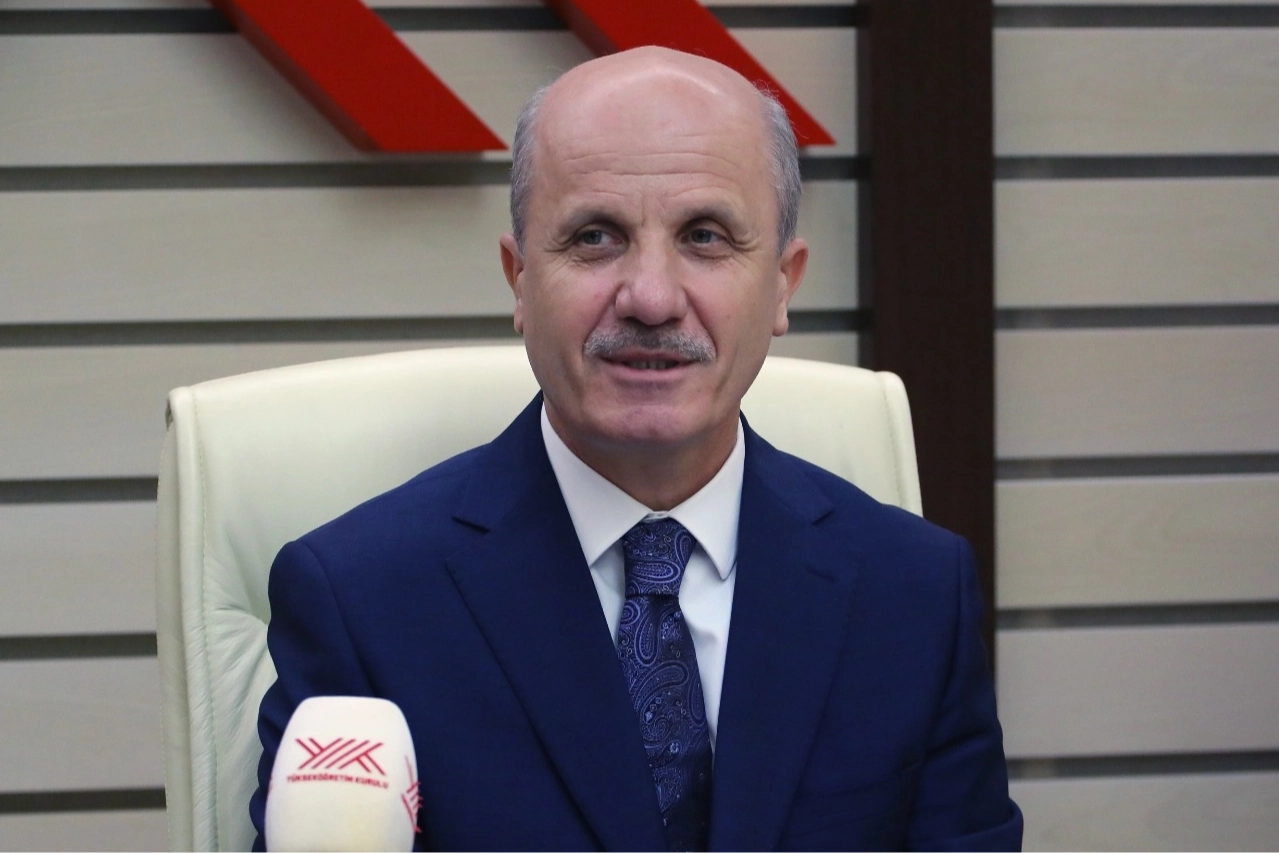 Y&Ouml;K Başkanı &Ouml;zvar'dan yurt dışında eğitim uyarısı: &Uuml;niversitenin tanınırlığını mutlaka kontrol edin