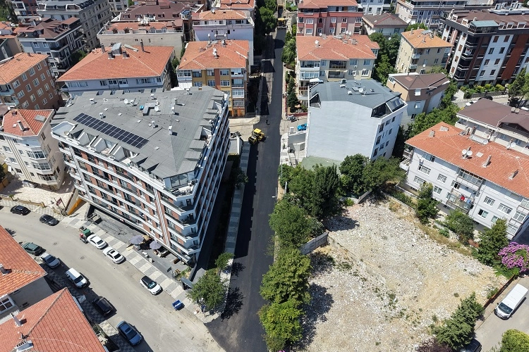 İstanbul Maltepe'de asfalt seferberliği s&uuml;r&uuml;yor