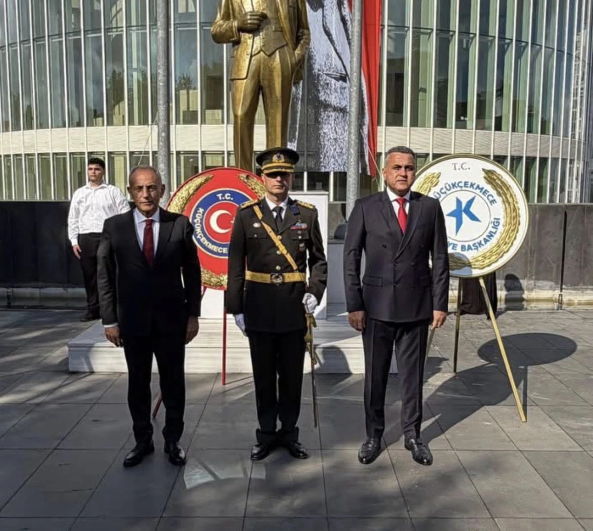 30 Ağustos Zafer Bayramı Kutlamaları &Ccedil;elenk Sunma T&ouml;reni ile Başladı 