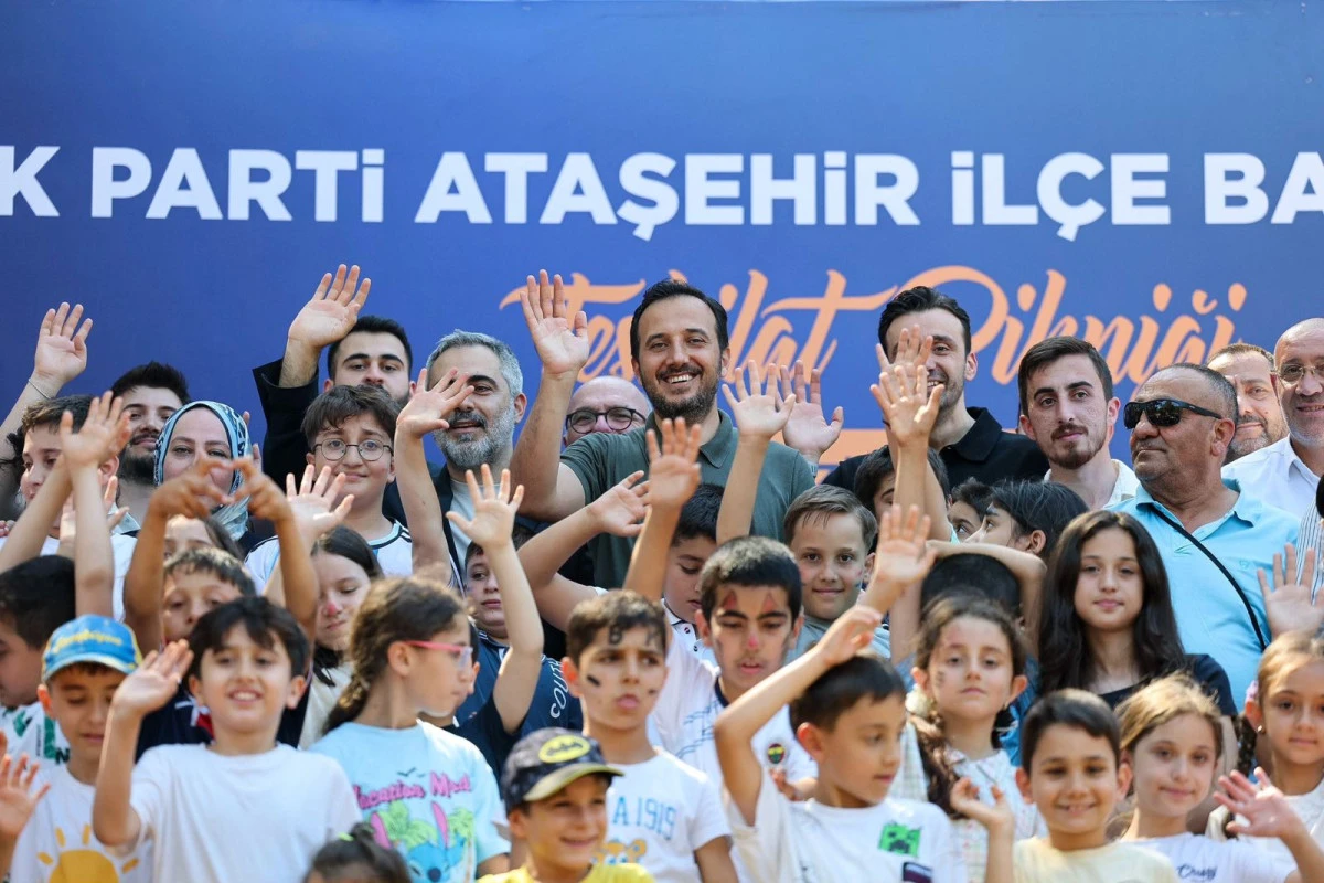Abdullah &Ouml;zdemir, &uuml;&ccedil; il&ccedil;ede teşkilat mensupları ve aileleriyle buluştu