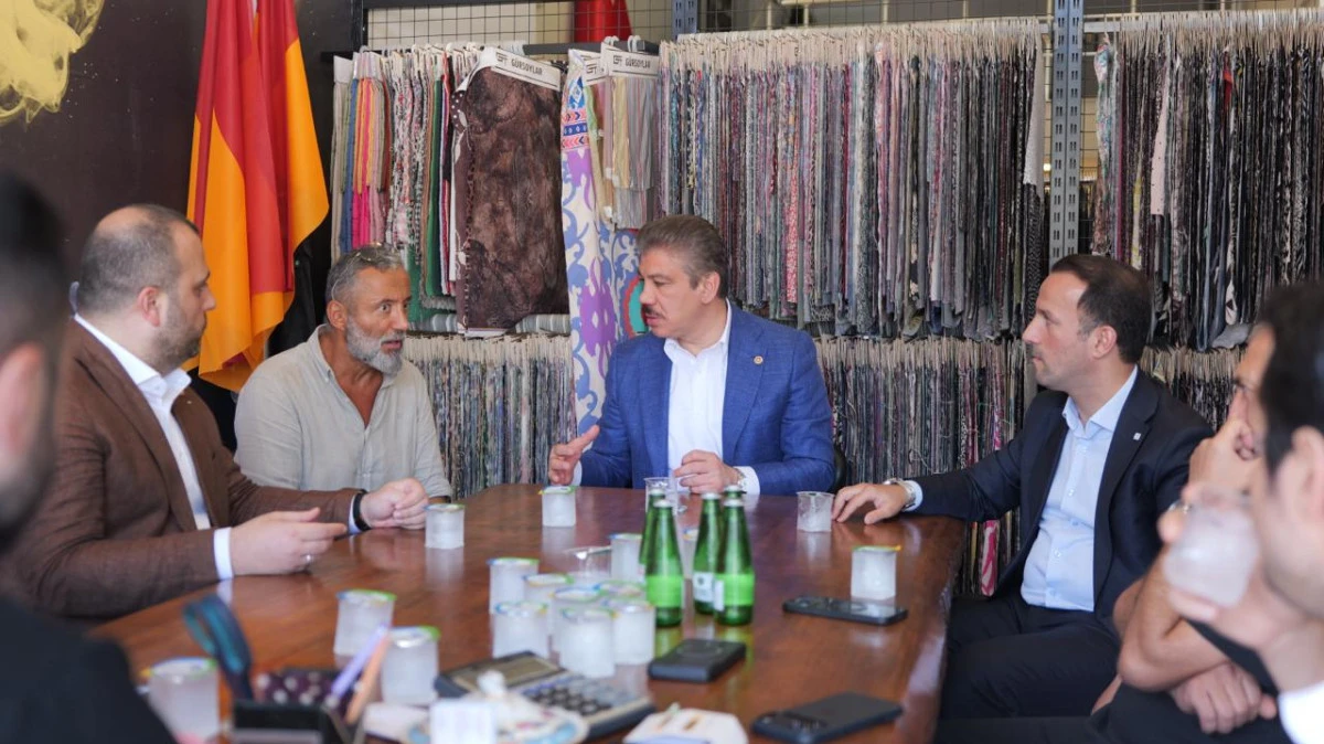 AK Parti İstanbul Milletvekilleri Saha &Ccedil;alışmalarını S&uuml;rd&uuml;r&uuml;yor
