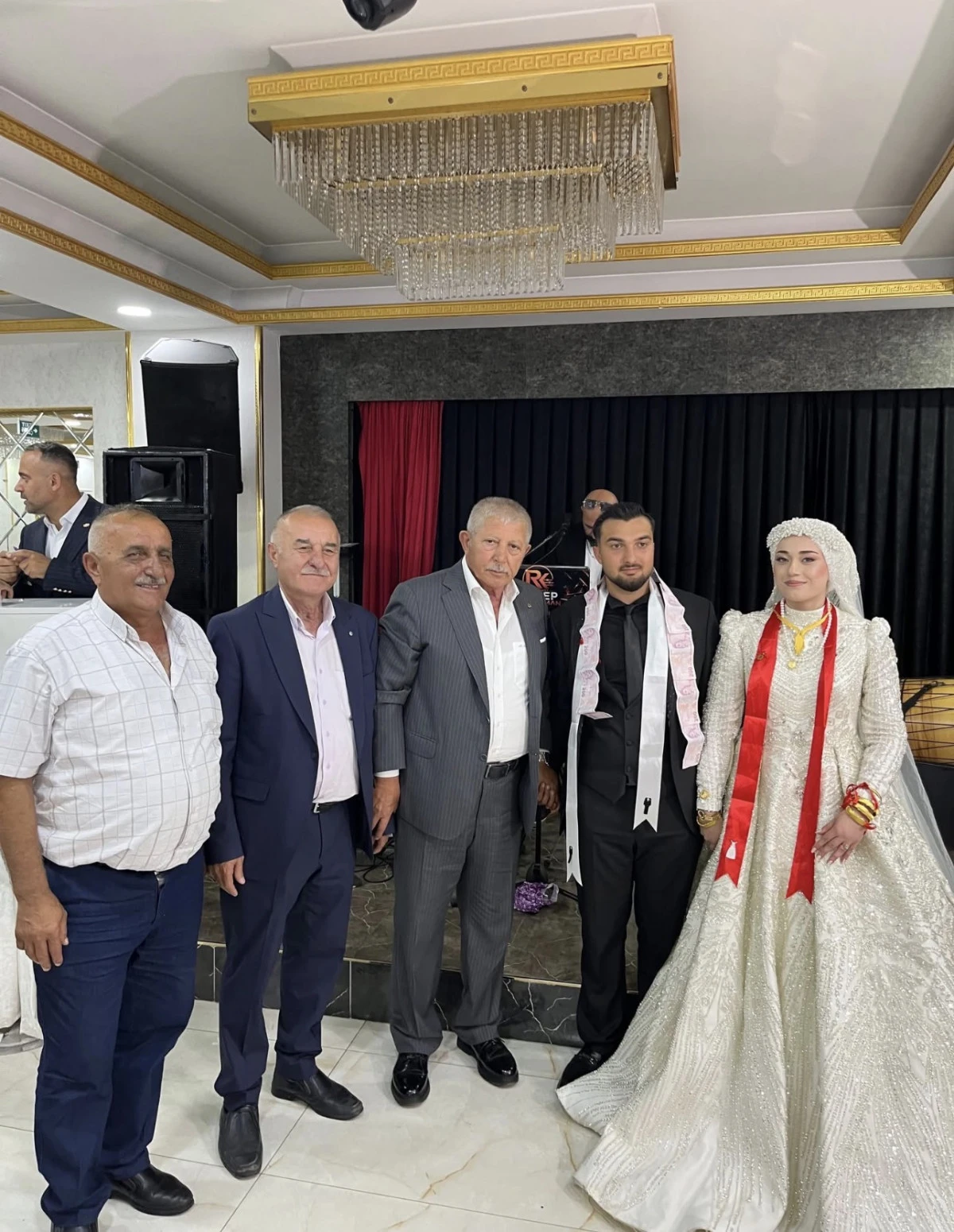 ARNAVUTK&Ouml;Y&rsquo;DE AMASYA D&Uuml;Ğ&Uuml;N&Uuml;: KARAG&Ouml;Z AİLESİ&rsquo;NİN MUTLU G&Uuml;N&Uuml;