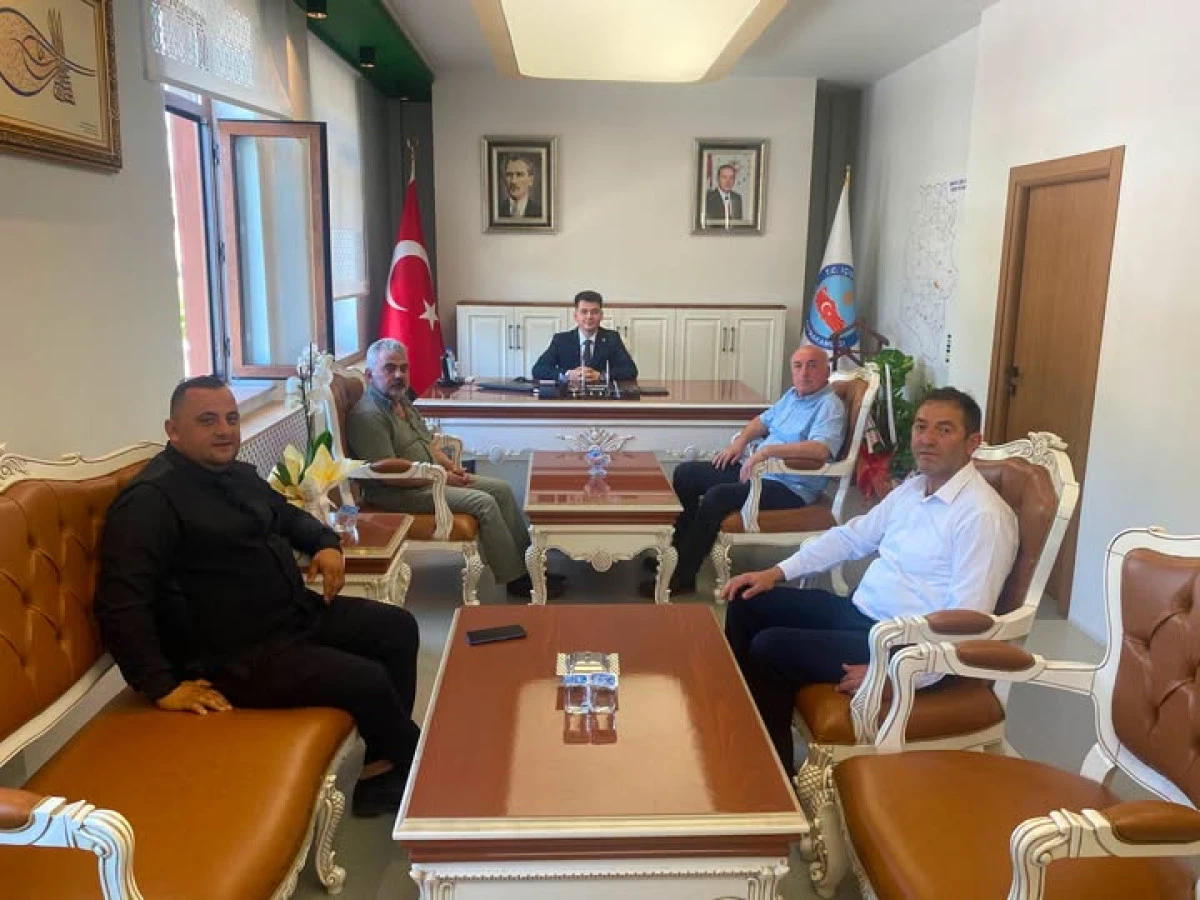 Boraboy Eğitim, K&uuml;lt&uuml;r ve Dayanışma Derneği'nden Kaymakam Turan Bayram'a Ziyaret