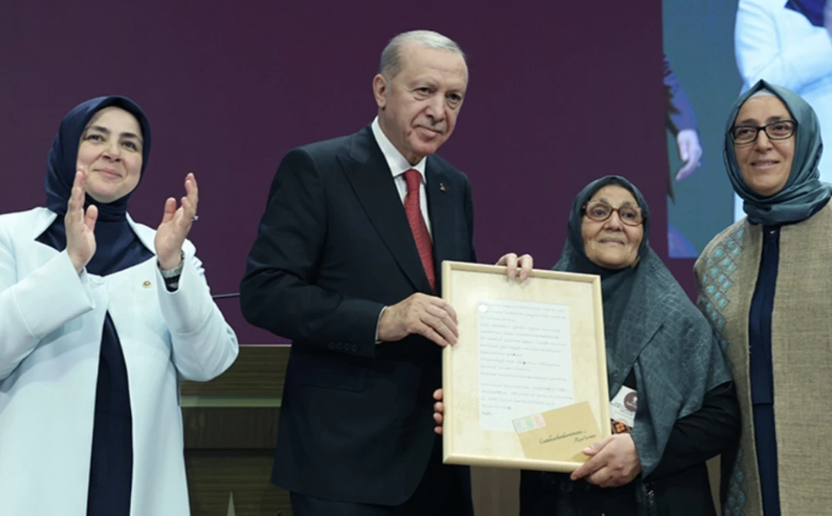 Erdoğan&rsquo;dan mesaj: &ldquo;AK Parti ile Kadınlarımız  merkeze taşındılar&rdquo; 