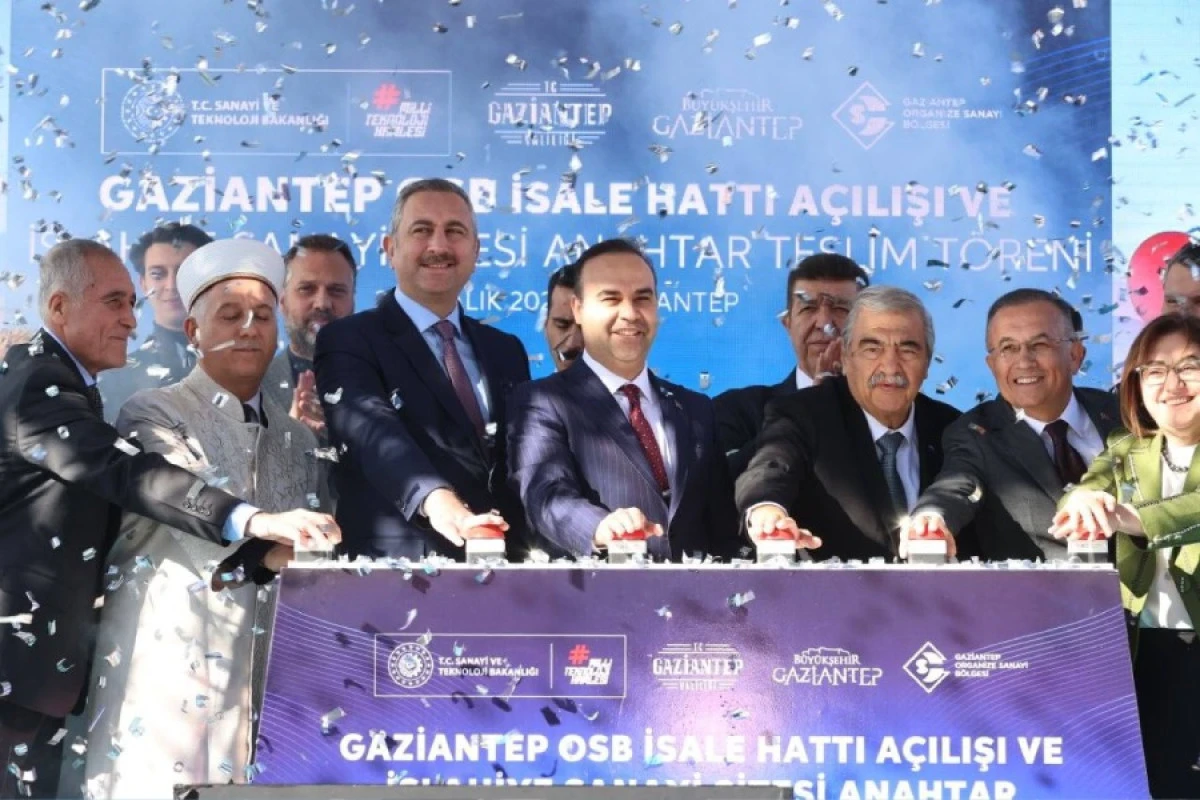 İSLAHİYE&rsquo;DE 80 İŞ YERİ DEPREMZEDE HAK SAHİPLERİNE TESLİM EDİLDİ