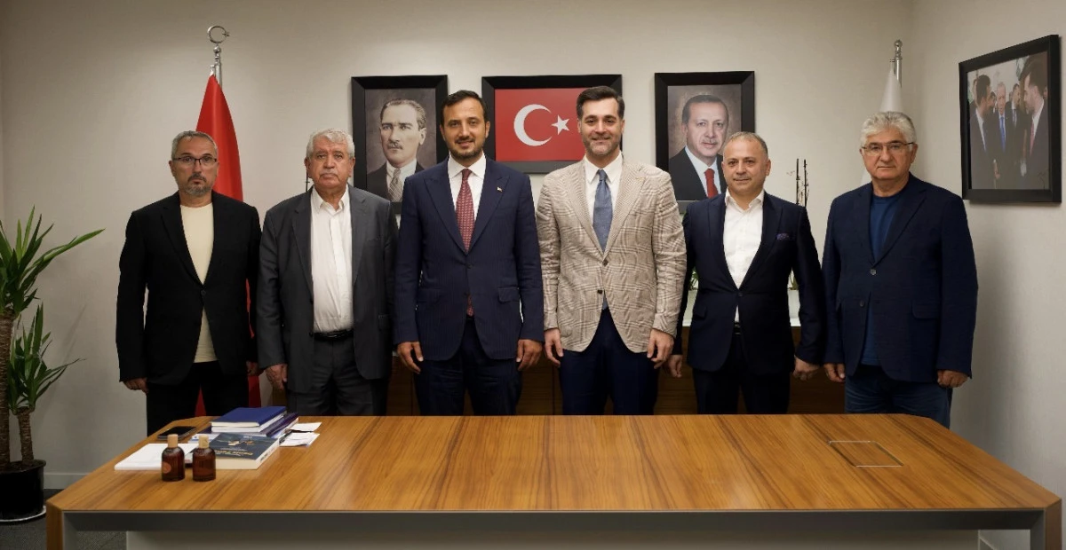 &Uuml;sk&uuml;dar&rsquo;da Dengeleri Değiştirecek Hamle: 4 CHP&rsquo;li Meclis &Uuml;yesi AK Parti&rsquo;ye Katıldı 